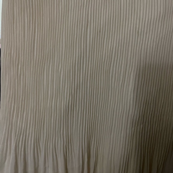 banana republic: white silky top - Picture 2 of 3